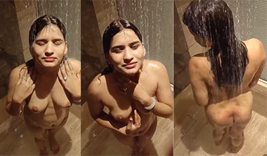 Desi Hot Girlfriend Sucking Boyfriend Dick In Bathroom Fucking