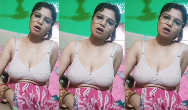 Glasses Horny Wife Masturbating Hot Pussy And Big Boobs