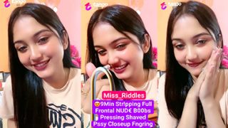 Model Miss Riddles Live Show Shaved Pussy Closeup