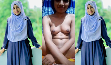 Cute Hijabi Girl Showing Bathing Rubbing Pussy