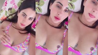 Model Meetii Kalher Pussy Mastrubating With Vibrator